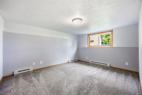 3812 Crestwood Drive NW Cedar Rapids IA 52405