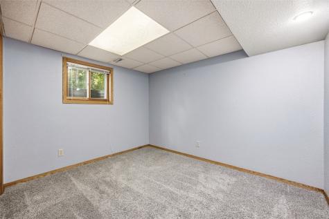 3812 Crestwood Drive NW Cedar Rapids IA 52405