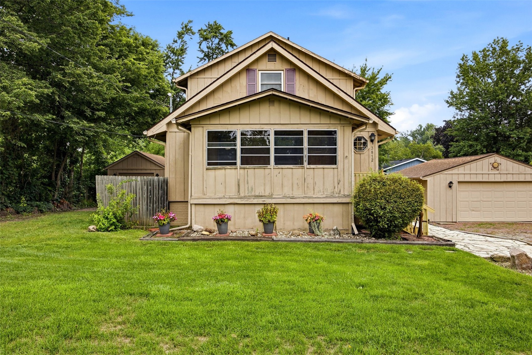 3812 Crestwood Drive NW Cedar Rapids IA 52405