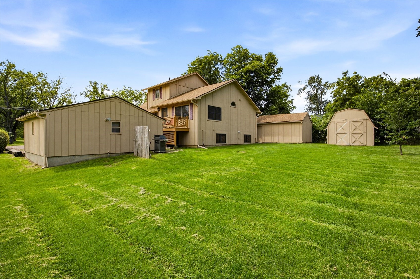 3812 Crestwood Drive NW Cedar Rapids IA 52405