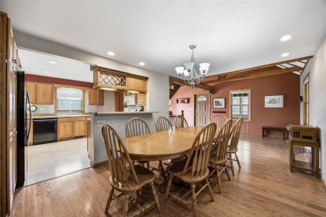 3812 Crestwood Drive NW Cedar Rapids IA 52405