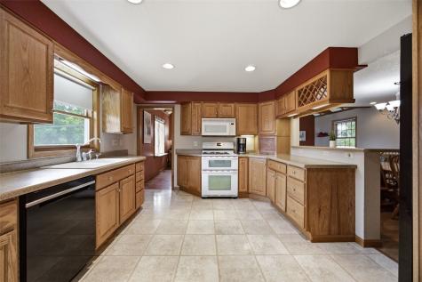 3812 Crestwood Drive NW Cedar Rapids IA 52405