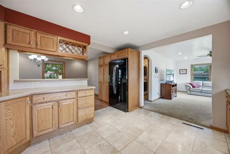 3812 Crestwood Drive NW Cedar Rapids IA 52405