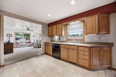 3812 Crestwood Drive NW Cedar Rapids IA 52405