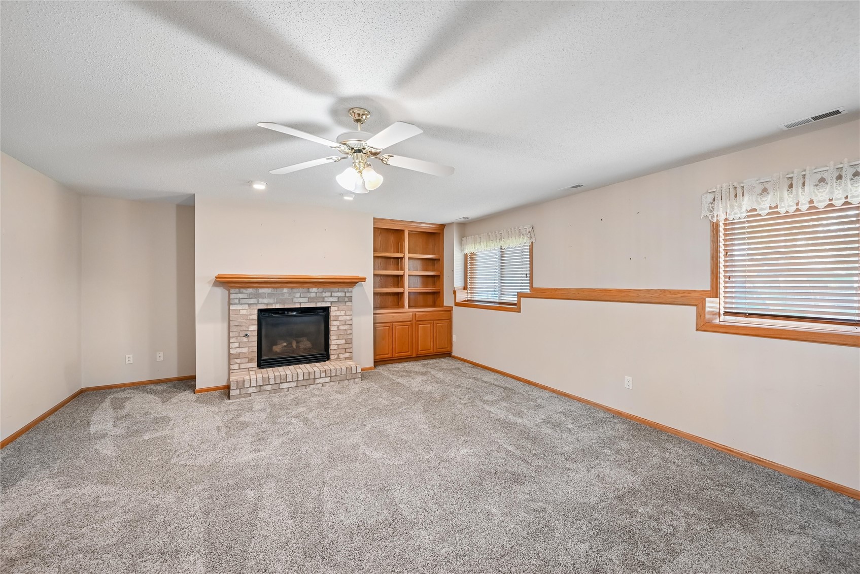 1229 English Lane NE Cedar Rapids IA 52402