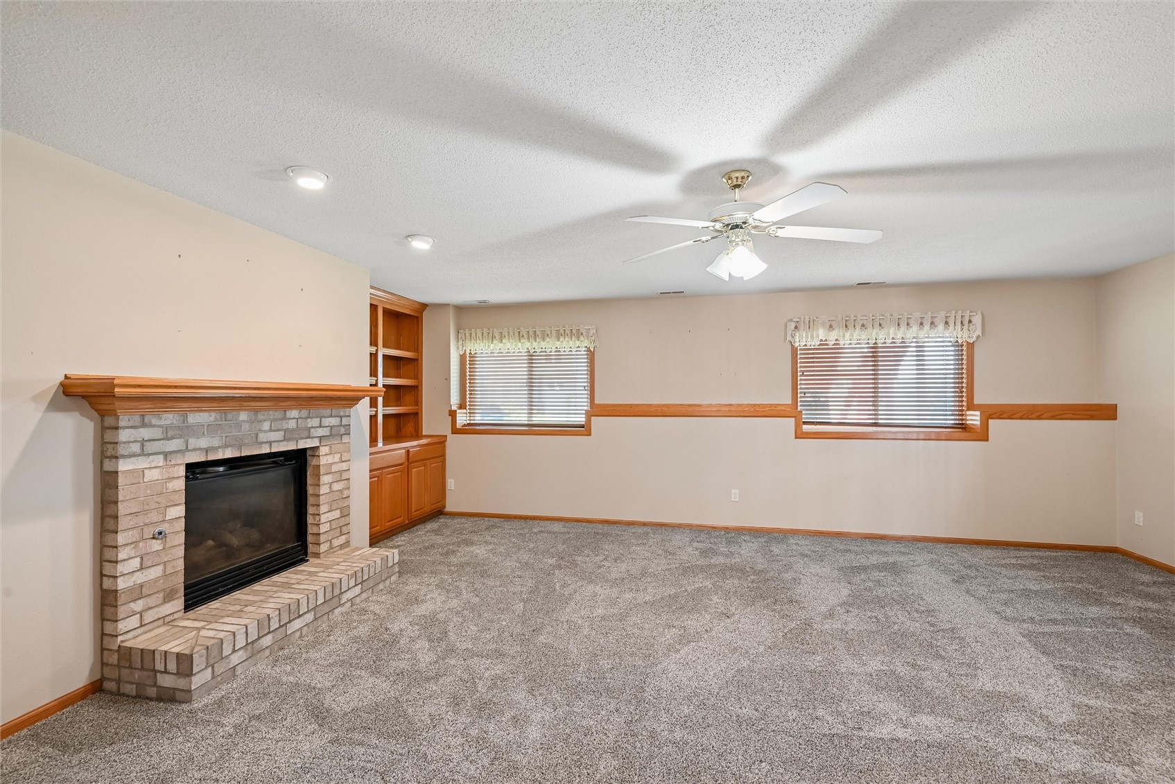 1229 English Lane NE Cedar Rapids IA 52402