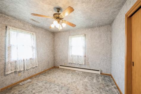 819 Valley Street Center Point IA 52213