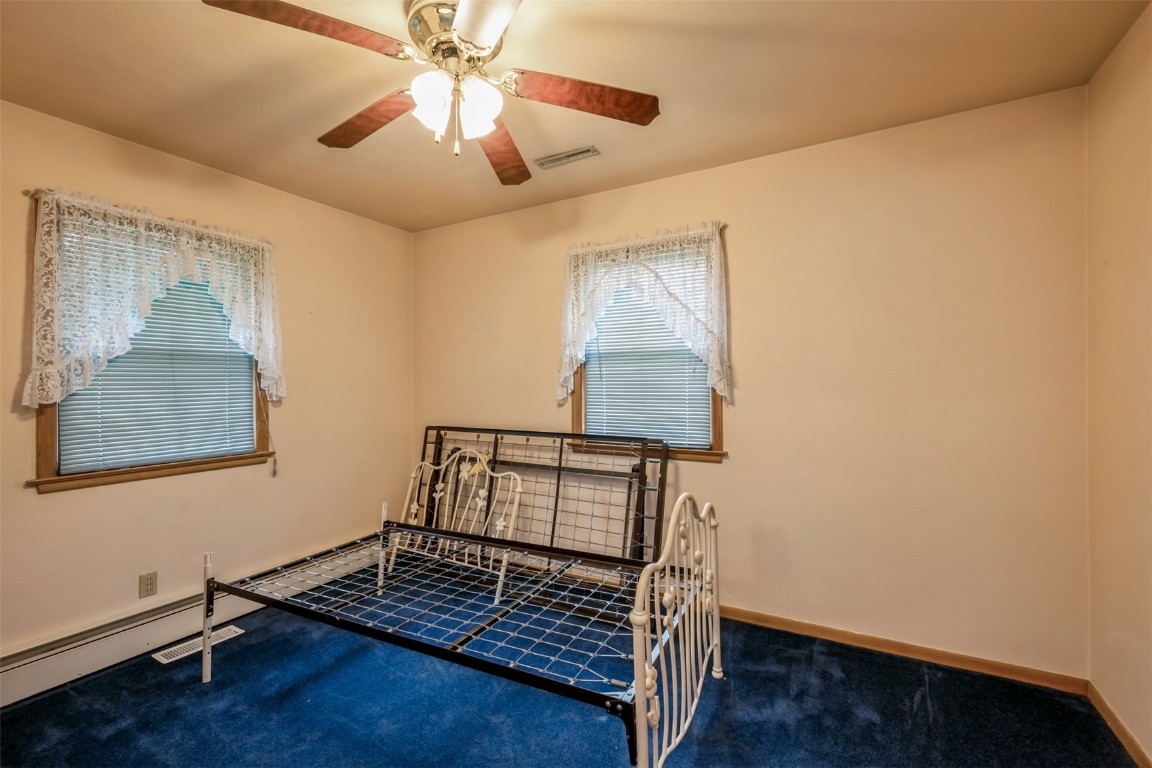 819 Valley Street Center Point IA 52213