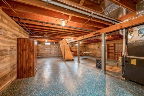 819 Valley Street Center Point IA 52213