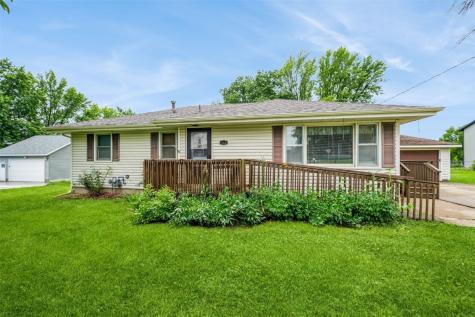 819 Valley Street Center Point IA 52213