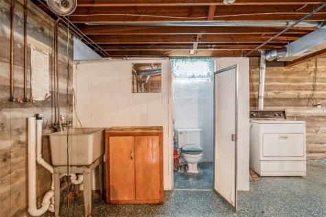 819 Valley Street Center Point IA 52213