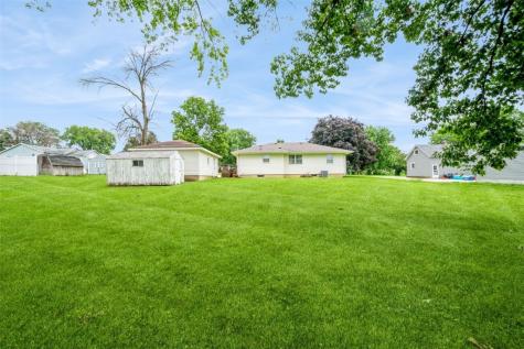 819 Valley Street Center Point IA 52213