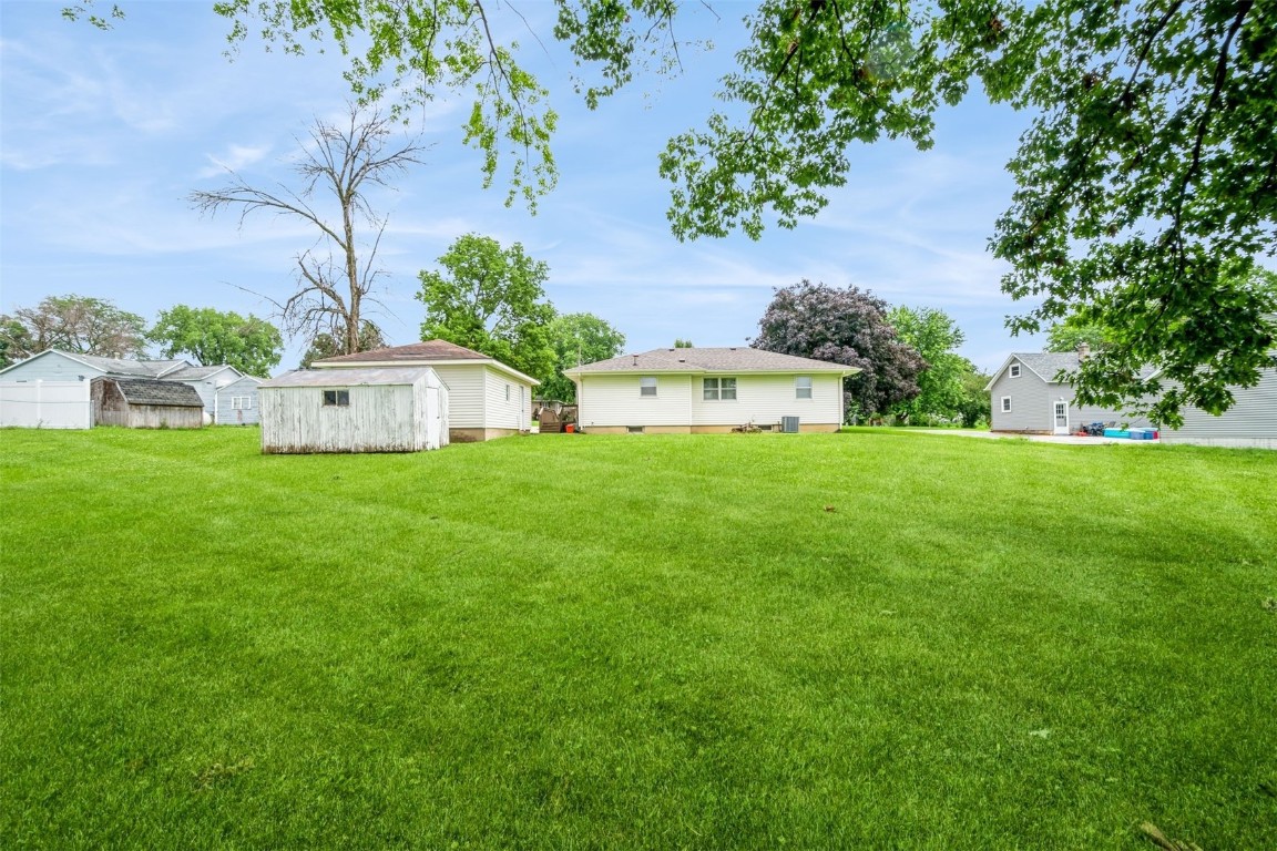 819 Valley Street Center Point IA 52213