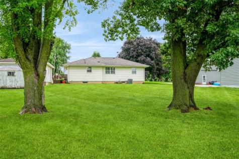 819 Valley Street Center Point IA 52213
