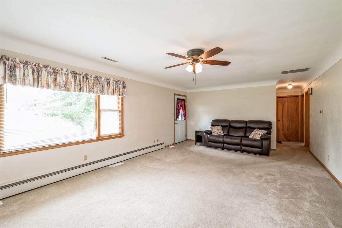 819 Valley Street Center Point IA 52213