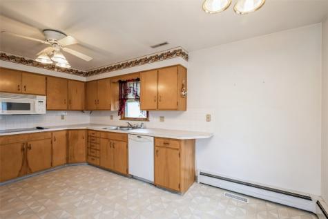 819 Valley Street Center Point IA 52213