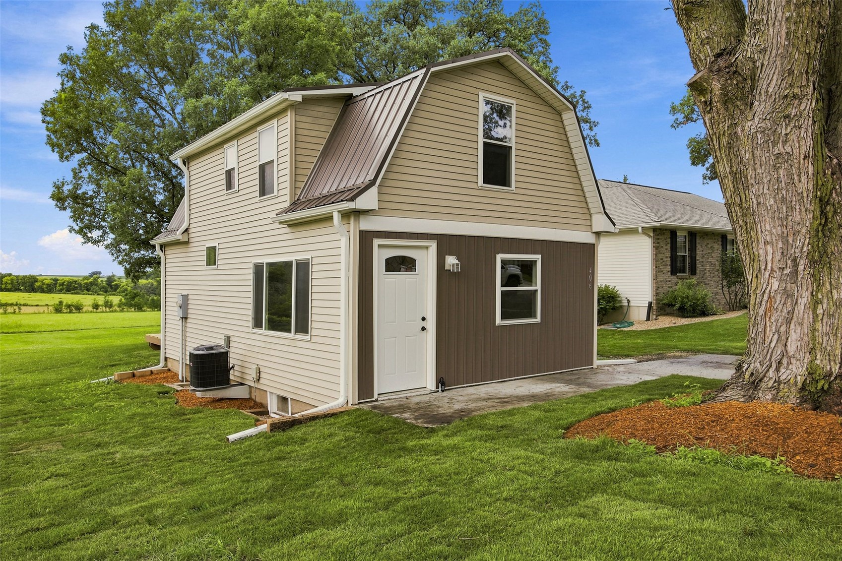 406 2nd Street S Coggon IA 52218