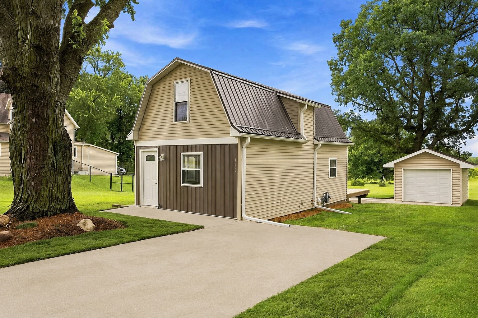 406 2nd Street S Coggon IA 52218