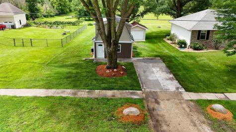 406 2nd Street S Coggon IA 52218