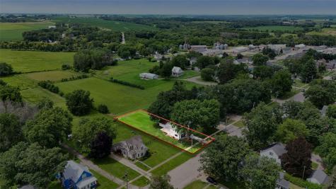 406 2nd Street S Coggon IA 52218