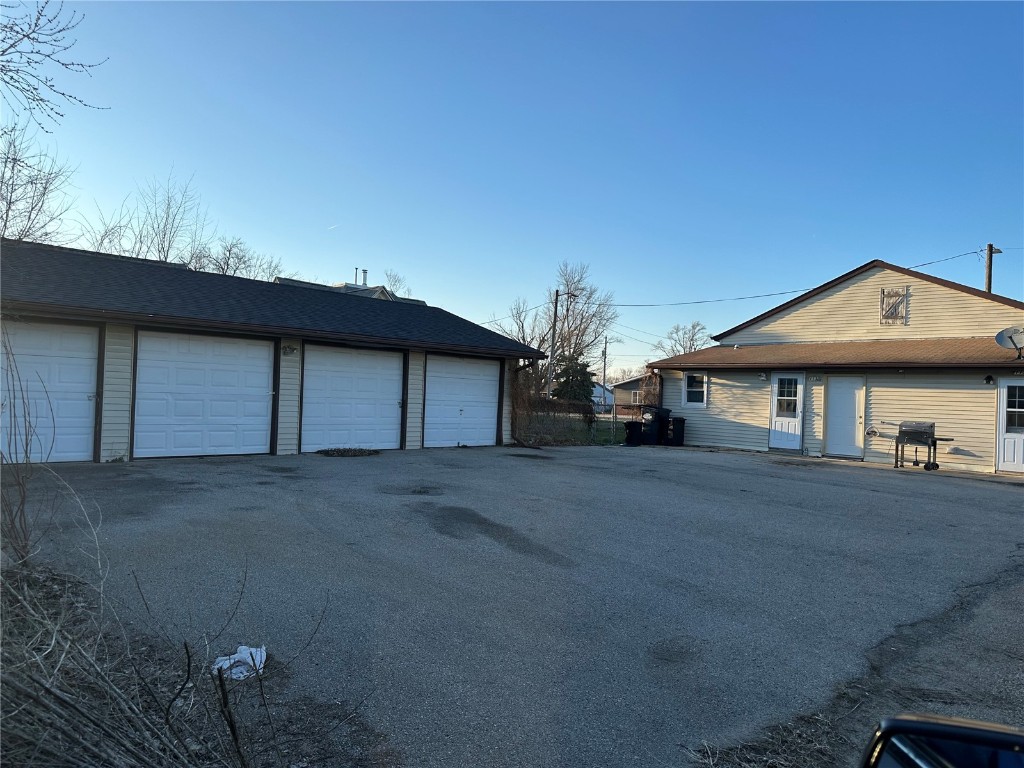 113-113 1/2 Vinton Street Palo IA 52324