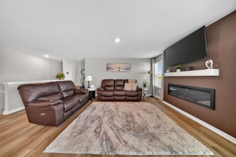 2806 Mary Drive Hiawatha IA 52233