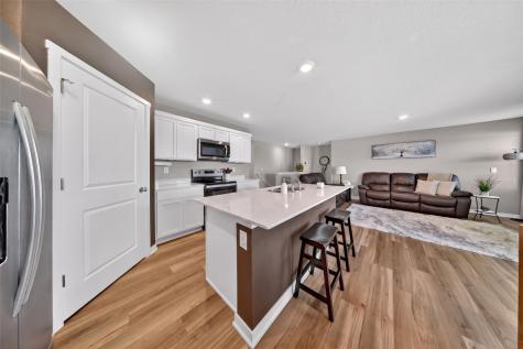 2806 Mary Drive Hiawatha IA 52233