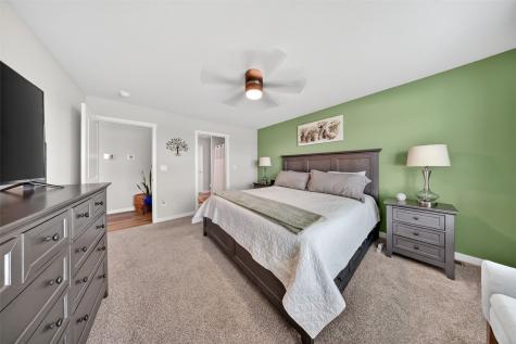 2806 Mary Drive Hiawatha IA 52233