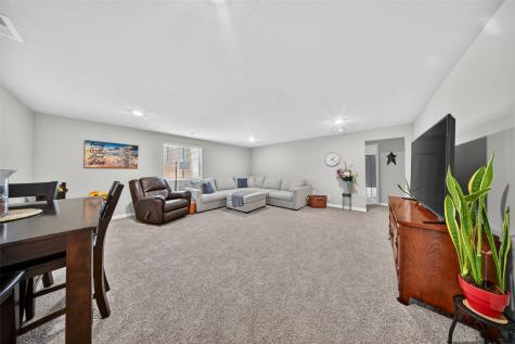 2806 Mary Drive Hiawatha IA 52233