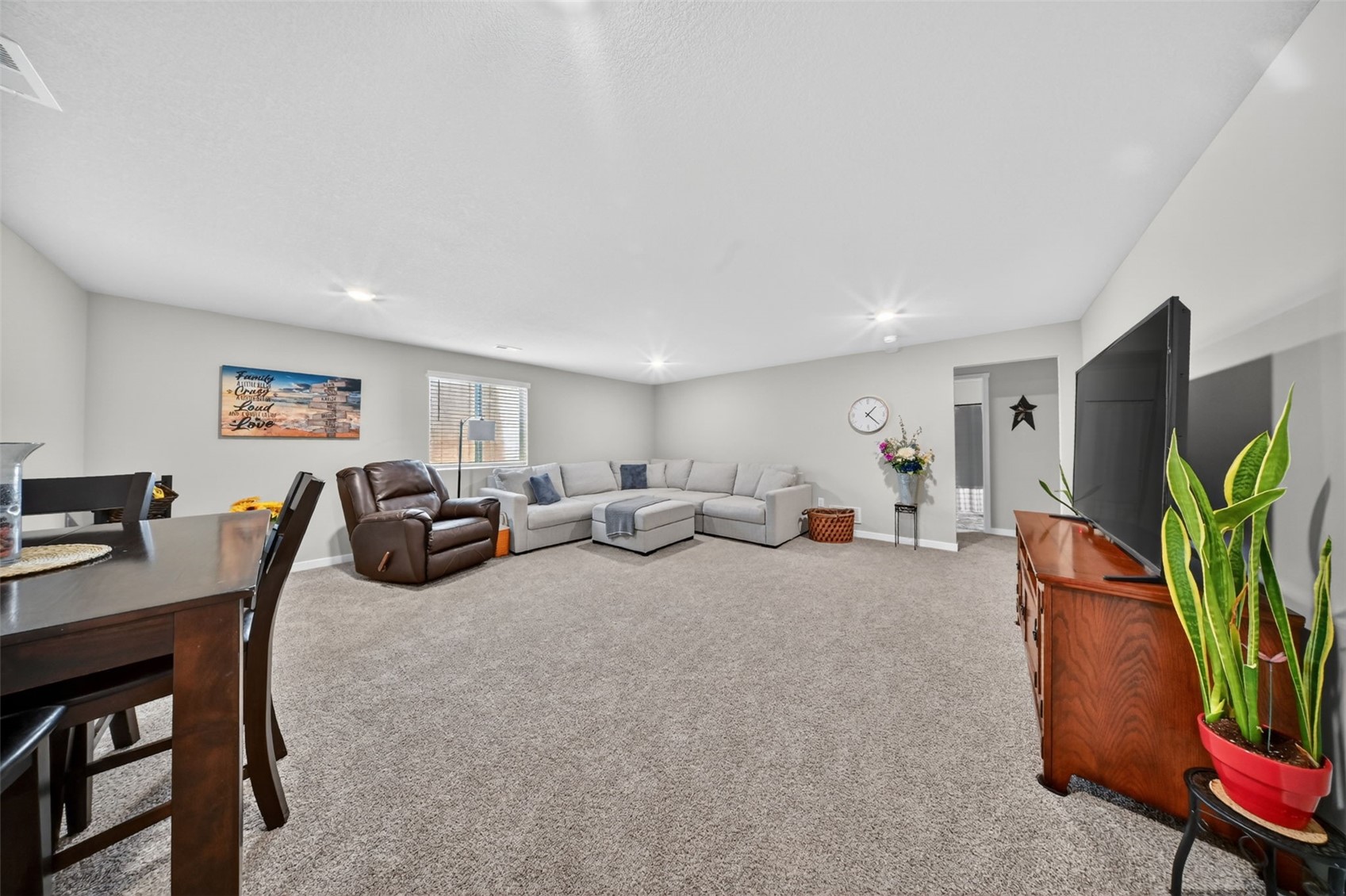 2806 Mary Drive Hiawatha IA 52233