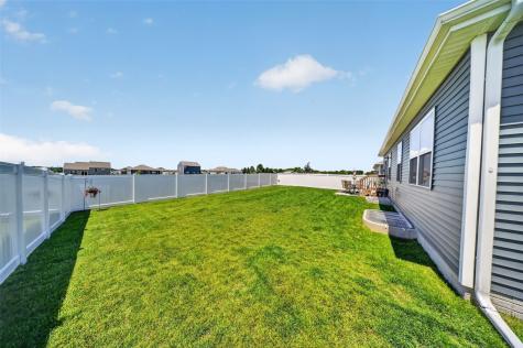 2806 Mary Drive Hiawatha IA 52233