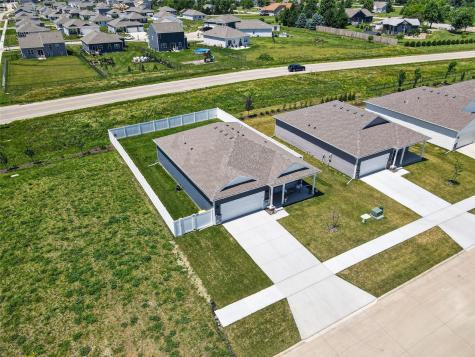 2806 Mary Drive Hiawatha IA 52233