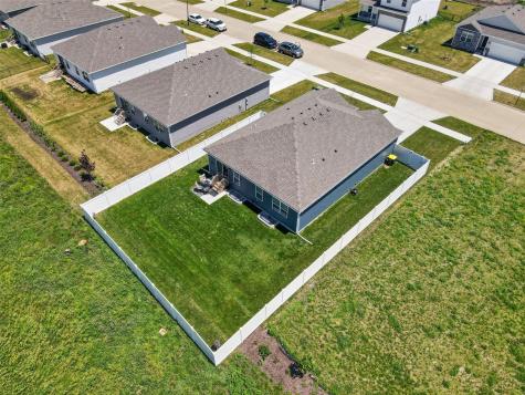2806 Mary Drive Hiawatha IA 52233