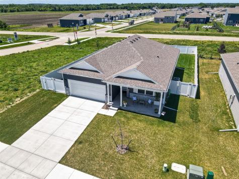 2806 Mary Drive Hiawatha IA 52233