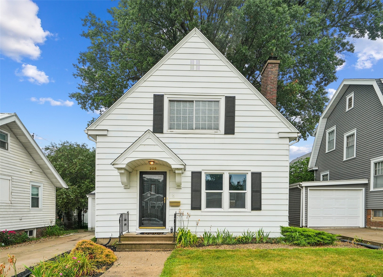 208 24th Street NE Cedar Rapids IA 52402