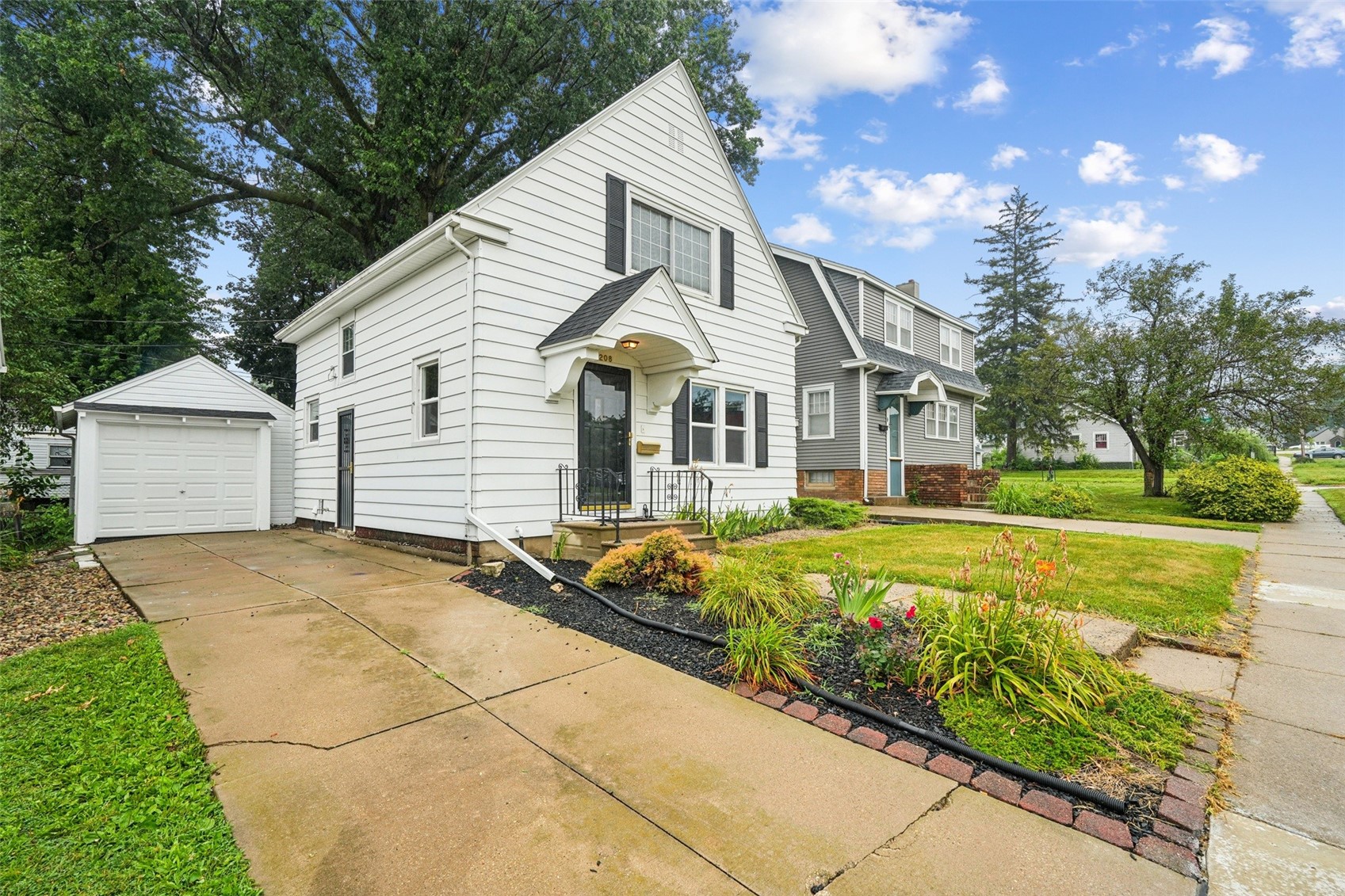 208 24th Street NE Cedar Rapids IA 52402