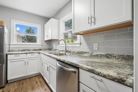 208 24th Street NE Cedar Rapids IA 52402