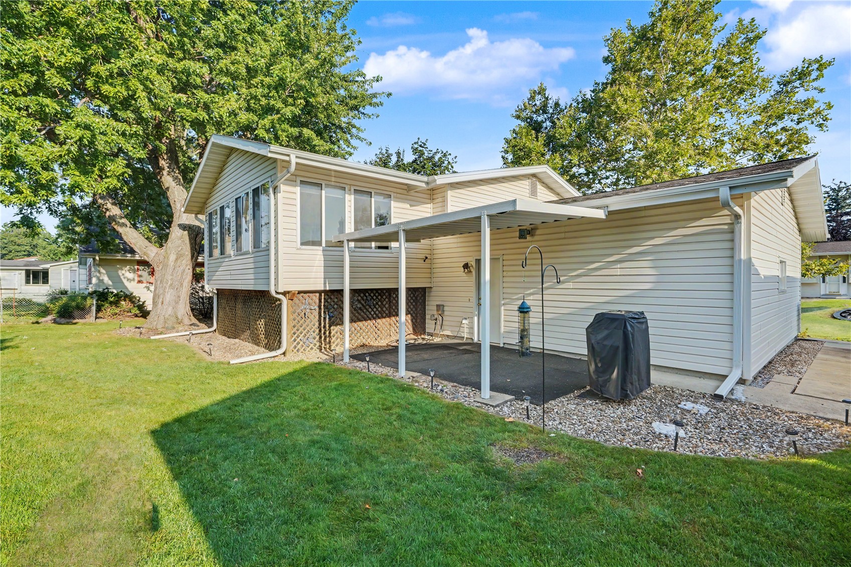 5117 Rich Mar Lane NW Cedar Rapids IA 52405