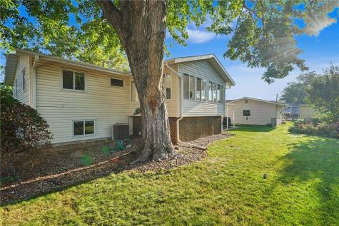 5117 Rich Mar Lane NW Cedar Rapids IA 52405