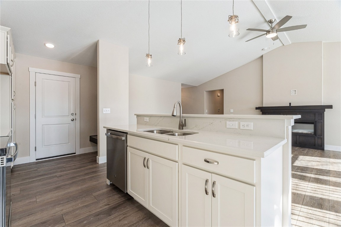1801 Shady Grove Road SW Cedar Rapids IA 52404
