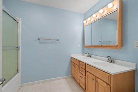 310 Teakwood Lane NE Cedar Rapids IA 52402