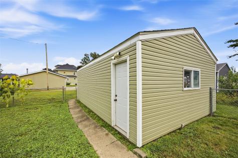 105 8th Street Van Horne IA 52346