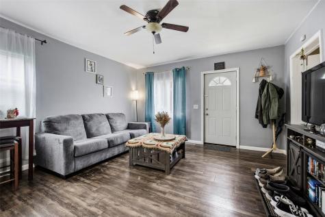 105 8th Street Van Horne IA 52346