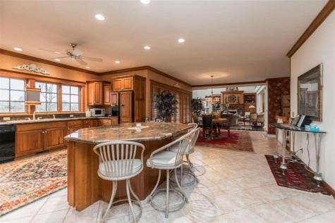 6201 Lakeside Road Marion IA 52302