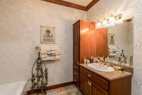 6201 Lakeside Road Marion IA 52302