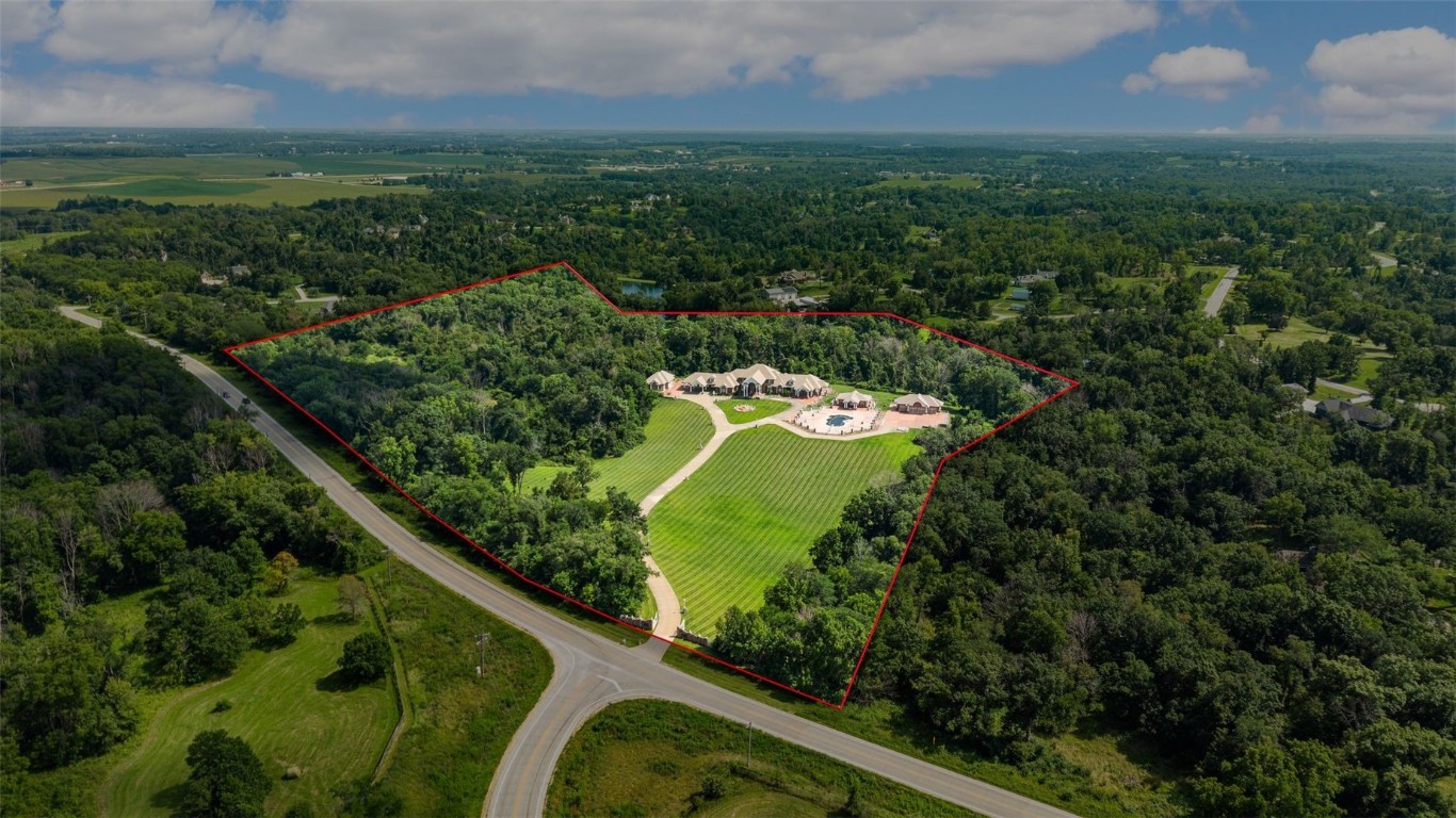 6201 Lakeside Road Marion IA 52302