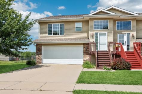 1542 Red Oak Drive North Liberty IA 52317