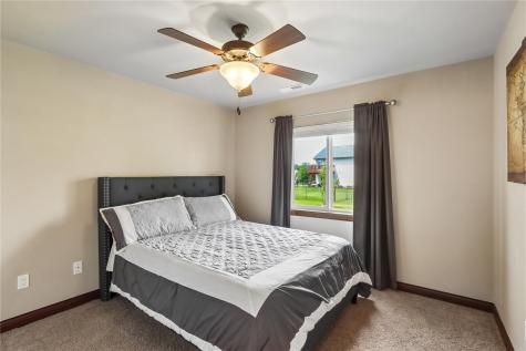 1542 Red Oak Drive North Liberty IA 52317