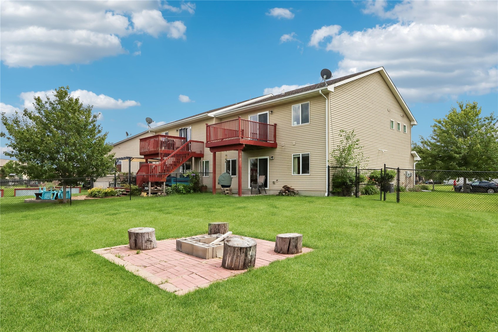 1542 Red Oak Drive North Liberty IA 52317