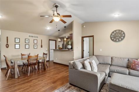 1542 Red Oak Drive North Liberty IA 52317